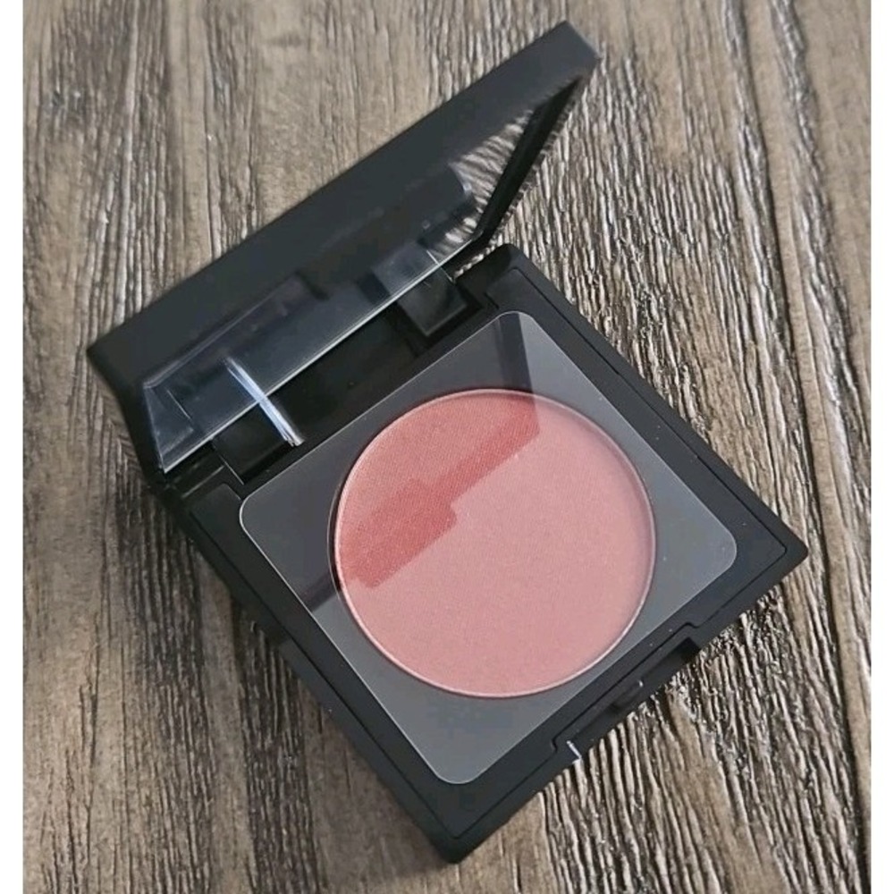 RealHer Not Your Average Power Wear Blush Bronzer • 0.09 Oz.